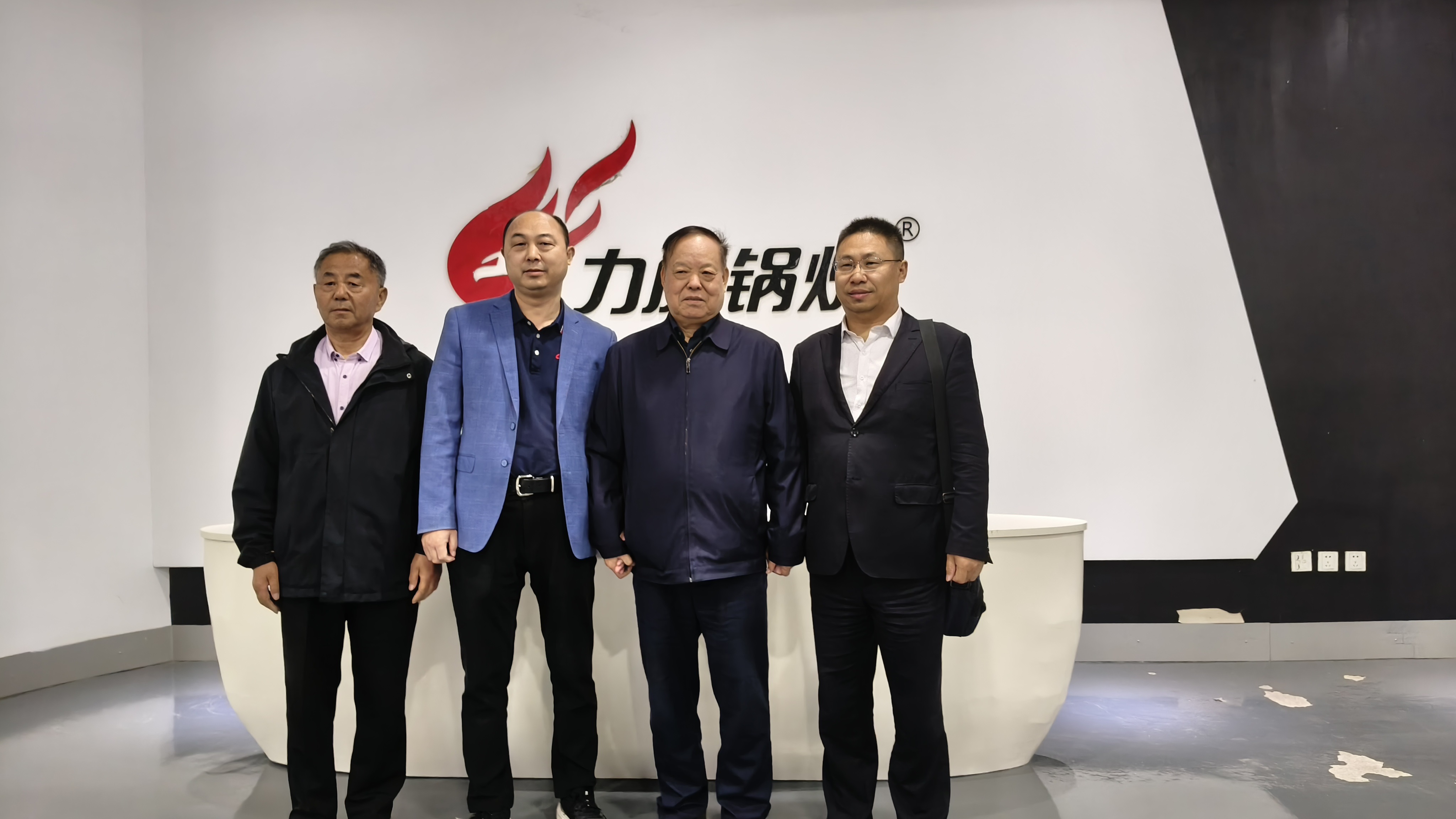 豫商大会聚高朋，绿能潮头绘新篇!